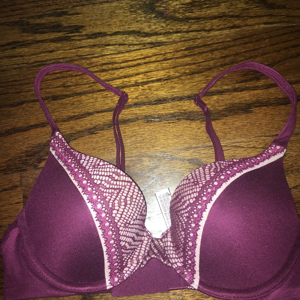 Never worn  Victoria Secret bra 32A push up